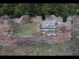 00650 ostia - regio ii - decumanus maximus - regio ii - insula ii - portico del tetto spiovente - treppe - 09-2022.jpg